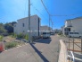 安心して暮らすことのできる住宅街。　住宅地の道路は一般に交通量が少なく車などの騒音が少ないため、住民にとって静かな生活環境が提供されます。
