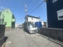 安心して暮らすことのできる住宅街。　住宅地の道路は一般に交通量が少なく車などの騒音が少ないため、住民にとって静かな生活環境が提供されます。
