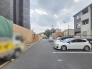 周辺の街並みの中で適度な主張、生活に溶け込むシンプルなデザインの外観が魅力の建物です。

