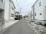 安心して暮らすことのできる住宅街。　住宅地の道路は一般に交通量が少なく車などの騒音が少ないため、住民にとって静かな生活環境が提供されます。
