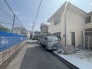 安心して暮らすことのできる住宅街。　住宅地の道路は一般に交通量が少なく車などの騒音が少ないため、住民にとって静かな生活環境が提供されます。
