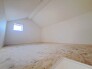 大きな小屋裏収納はなんだかワクワクしてしまうスペース。趣味の空間や子供のワークスペース、季節物の収納など色々な用途に利用できそうな予感。
