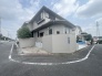 安心して暮らすことのできる住宅街。　住宅地の道路は一般に交通量が少なく車などの騒音が少ないため、住民にとって静かな生活環境が提供されます。
