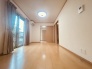 家族が一番集まる場所だから広々としつつも素敵な空間であって欲しい。みんながくつろぐリビングからキッチンまでが一つの空間のように繋がる間取り。
