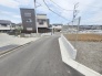 安心して暮らすことのできる住宅街。　住宅地の道路は一般に交通量が少なく車などの騒音が少ないため、住民にとって静かな生活環境が提供されます。

