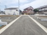 安心して暮らすことのできる住宅街。　住宅地の道路は一般に交通量が少なく車などの騒音が少ないため、住民にとって静かな生活環境が提供されます。
