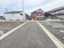 安心して暮らすことのできる住宅街。　住宅地の道路は一般に交通量が少なく車などの騒音が少ないため、住民にとって静かな生活環境が提供されます。
