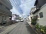 周辺は住宅が建ち並ぶ閑静な住宅街です。
