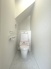 階段下を有効活用したトイレスペース。
便座はもちろんウォシュレット。

