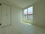 スマートなデザインと賢い収納が生活を快適にします。広々とした雰囲気を演出する工夫が施され、生活空間の魅力を引き出します。

