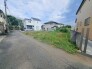 安心して暮らすことのできる住宅街。　住宅地の道路は一般に交通量が少なく車などの騒音が少ないため、住民にとって静かな生活環境が提供されます。
