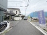 G号棟 安心して暮らすことのできる住宅街。　住宅地の道路は一般に交通量が少なく車などの騒音が少ないため、住民にとって静かな生活環境が提供されます。
