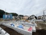 G号棟 現在建物を建築中です、建築中の物件については現地確認の他、同施工会社の完成施工例のご案内、担当者のプレゼンテーションにてご検討ください。適切なご検討の方法をご説明させて頂きます。
