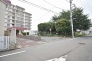 空が広く感じられる開放的なロケーション。整然とした敷地配置が暮らしにゆとりをもたらします。
