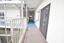 すっきりと整えられた通路が、居住空間への期待感を高め穏やかな帰宅時間を演出します。
