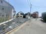 安心して暮らすことのできる住宅街。　住宅地の道路は一般に交通量が少なく車などの騒音が少ないため、住民にとって静かな生活環境が提供されます。
