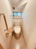 階段下を有効活用したトイレスペース。
便座はもちろんウォシュレット。

