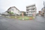 安心して暮らすことのできる住宅街。　住宅地の道路は一般に交通量が少なく車などの騒音が少ないため、住民にとって静かな生活環境が提供されます。
