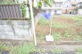 閑静な住宅街の一角にあり、周囲に落ち着いた空気が漂う場所です。理想の暮らしを描く基点となります。