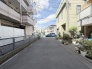 安心して暮らすことのできる住宅街。　住宅地の道路は一般に交通量が少なく車などの騒音が少ないため、住民にとって静かな生活環境が提供されます。
