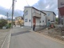 5号棟 安心して暮らすことのできる住宅街。　住宅地の道路は一般に交通量が少なく車などの騒音が少ないため、住民にとって静かな生活環境が提供されます。
