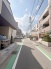 安心して暮らすことのできる住宅街。　住宅地の道路は一般に交通量が少なく車などの騒音が少ないため、住民にとって静かな生活環境が提供されます。

