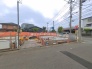 安心して暮らすことのできる住宅街。　住宅地の道路は一般に交通量が少なく車などの騒音が少ないため、住民にとって静かな生活環境が提供されます。
