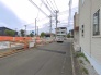 安心して暮らすことのできる住宅街。　住宅地の道路は一般に交通量が少なく車などの騒音が少ないため、住民にとって静かな生活環境が提供されます。
