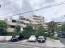 周辺の街並みの中で適度な主張、生活に溶け込むシンプルなデザインの外観が魅力のg建物です。
