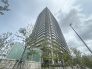 空に向かって堂々とそびえ立つ、圧倒的な存在感を放つ美しい外観デザインが日常を彩ります。

