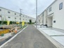 安心して暮らすことのできる住宅街。　住宅地の道路は一般に交通量が少なく車などの騒音が少ないため、住民にとって静かな生活環境が提供されます。
