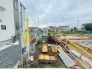 現在建物を建築中です、建築中の物件については現地確認の他、同施工会社の完成施工例のご案内、担当者のプレゼンテーションにてご検討ください。適切なご検討の方法をご説明させて頂きます。
