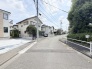 安心して暮らすことのできる住宅街。　住宅地の道路は一般に交通量が少なく車などの騒音が少ないため、住民にとって静かな生活環境が提供されます。
