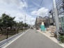安心して暮らすことのできる住宅街。　住宅地の道路は一般に交通量が少なく車などの騒音が少ないため、住民にとって静かな生活環境が提供されます。
