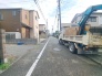 安心して暮らすことのできる住宅街。　住宅地の道路は一般に交通量が少なく車などの騒音が少ないため、住民にとって静かな生活環境が提供されます。
