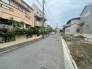 安心して暮らすことのできる住宅街。　住宅地の道路は一般に交通量が少なく車などの騒音が少ないため、住民にとって静かな生活環境が提供されます。
