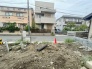 安心して暮らすことのできる住宅街。　住宅地の道路は一般に交通量が少なく車などの騒音が少ないため、住民にとって静かな生活環境が提供されます。
