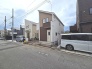 周辺は住宅が建ち並ぶ閑静な住宅街です。
