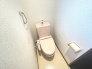 トイレにはウォシュレット機能を標準装備。
