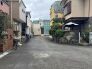 安心して暮らすことのできる住宅街。住宅地の道路は一般に交通量が少なく車などの騒音が少ないため、住民にとって静かな生活環境が提供されます。
