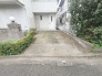緑の植栽が彩る落ち着いたアプローチスペースが日々の暮らしを優しく迎えてくれます。
