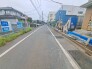 安心して暮らすことのできる住宅街。　住宅地の道路は一般に交通量が少なく車などの騒音が少ないため、住民にとって静かな生活環境が提供されます。
