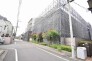 周辺の環境と調和する穏やかな雰囲気に包まれています。
