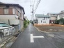 安心して暮らすことのできる住宅街。　住宅地の道路は一般に交通量が少なく車などの騒音が少ないため、住民にとって静かな生活環境が提供されます。
