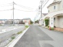 安心して暮らすことのできる住宅街。　住宅地の道路は一般に交通量が少なく車などの騒音が少ないため、住民にとって静かな生活環境が提供されます。

