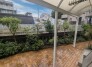 季節の移ろいを感じられる豊かな植栽とゆとりのある空間が広がります。