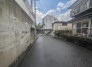 安心して暮らすことのできる住宅街。　住宅地の道路は一般に交通量が少なく車などの騒音が少ないため、住民にとって静かな生活環境が提供されます。
