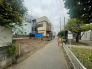 現地のご見学予約もスタートしました。現地ご見学の際、スタッフが様々なご質問に対応いたします、周辺環境、前面道路、建築可能な建物について、ぜひご相談ください。