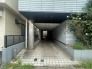 現地のご見学予約もスタートしました。現地ご見学の際、スタッフが様々なご質問に対応いたします、周辺環境、前面道路、建築可能な建物について、ぜひご相談ください。