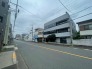 現地のご見学予約もスタートしました。現地ご見学の際、スタッフが様々なご質問に対応いたします、周辺環境、前面道路、建築可能な建物について、ぜひご相談ください。